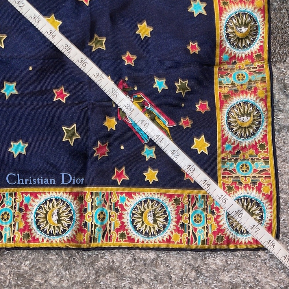 ♣️🃏CRISTIAN DIOR SILK SCARF 🧣 WITH A BEAUTIFUL SUN 🌞 DESIGN 🔈💮💙💛 - Picture 7 of 9